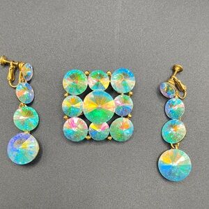 Estate Weiss Gold and Multicolor brooch and screw back dangle Jewelry Set
